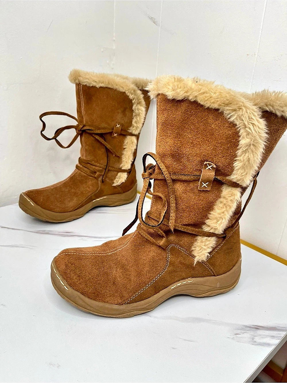 Merona leather and Fur Accent Moccasin Winter Boots US 6